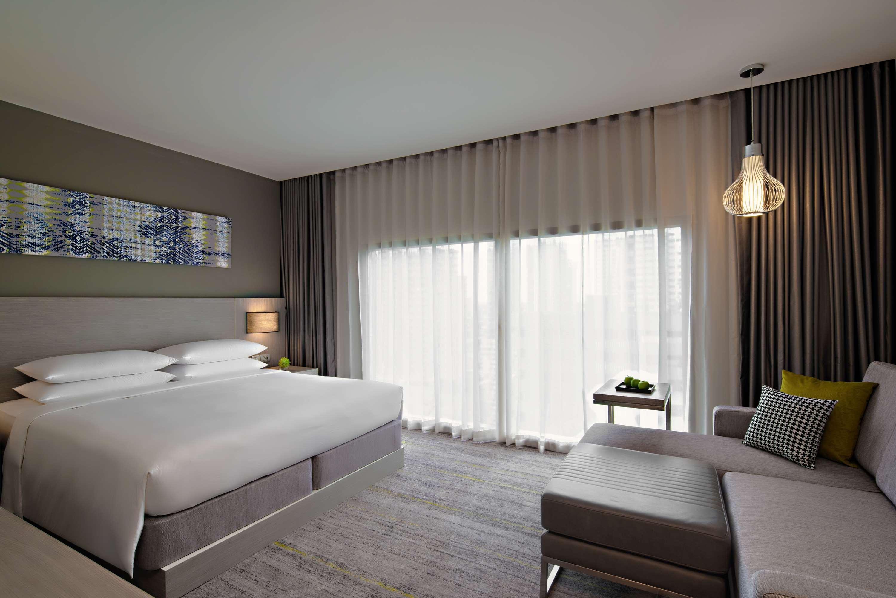 Hyatt Place Bangkok Sukhumvit 24 Esterno foto